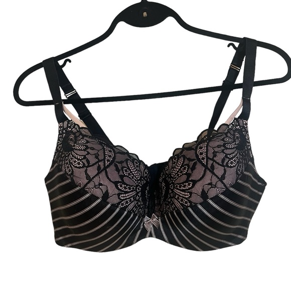 Deesse Lingerie Other - A beautiful bra by Deesse Lingerie in size 38 DDD